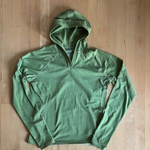 3/$20 Mountain Hardwear butter hoodie thumbholes Large